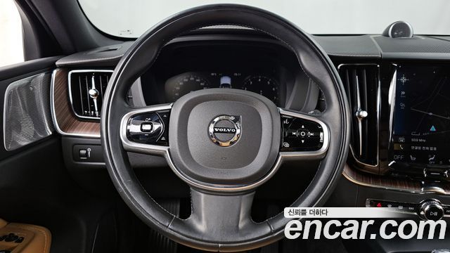 Volvo XC60 2021 — photo 19
