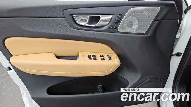 Volvo XC60 2021 — photo 14