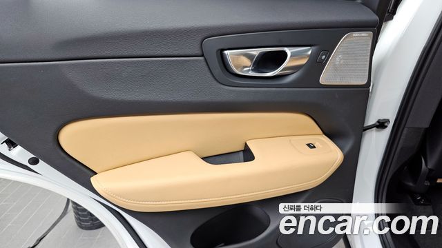 Volvo XC60 2021 — photo 15