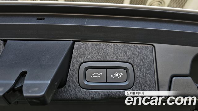 Volvo XC60 2021 — photo 16