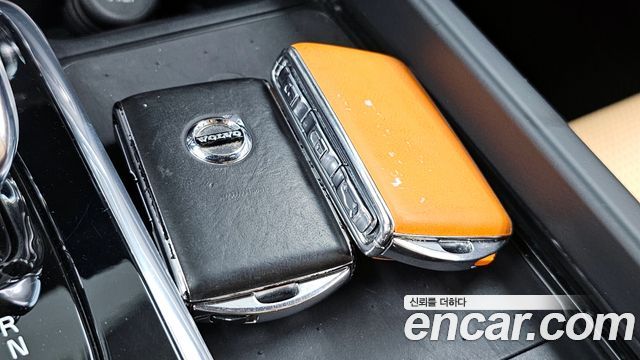 Volvo XC60 2021 — photo 30