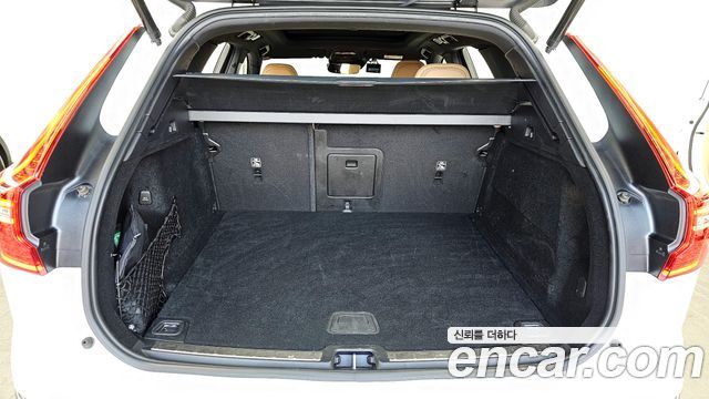 Volvo XC60 2021 — photo 33
