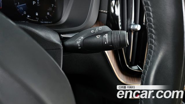 Volvo XC60 2021 — photo 34