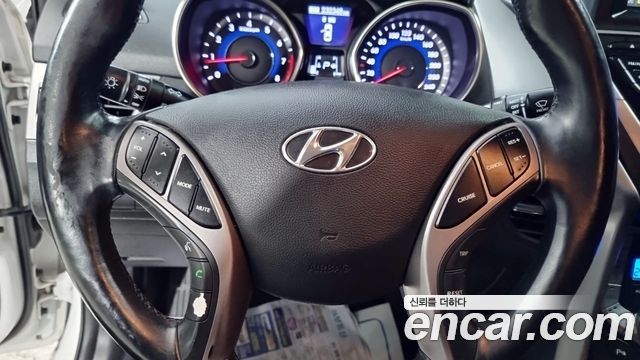 Hyundai AVANTE 2013 — photo 12