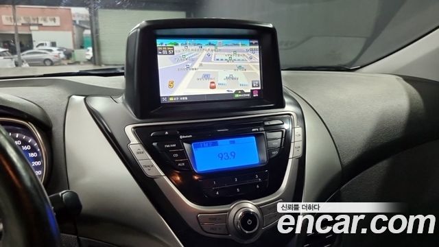 Hyundai AVANTE 2013 — photo 13