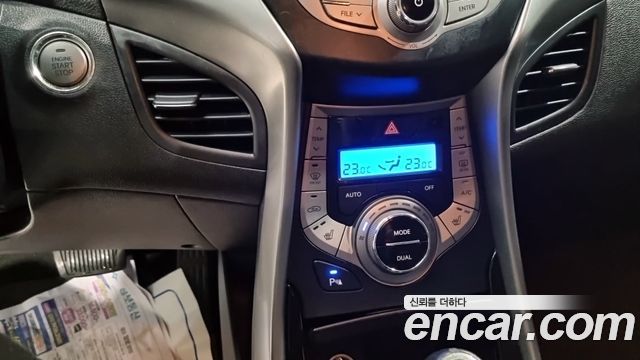 Hyundai AVANTE 2013 — photo 15