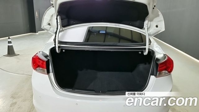 Hyundai AVANTE 2013 — photo 18