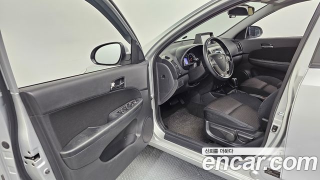 Hyundai i30 2009 — photo 10
