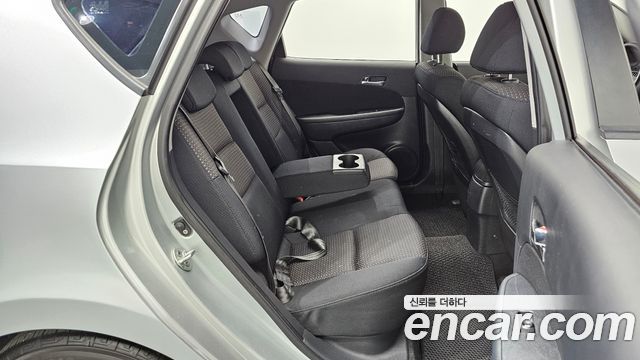 Hyundai i30 2009 — photo 11