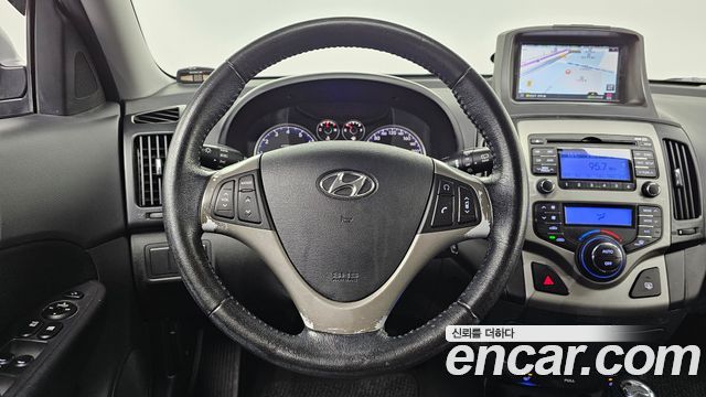 Hyundai i30 2009 — photo 13