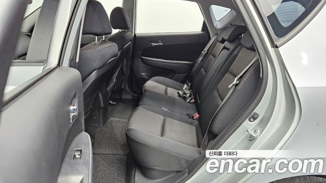 Hyundai i30 2009 — photo 17