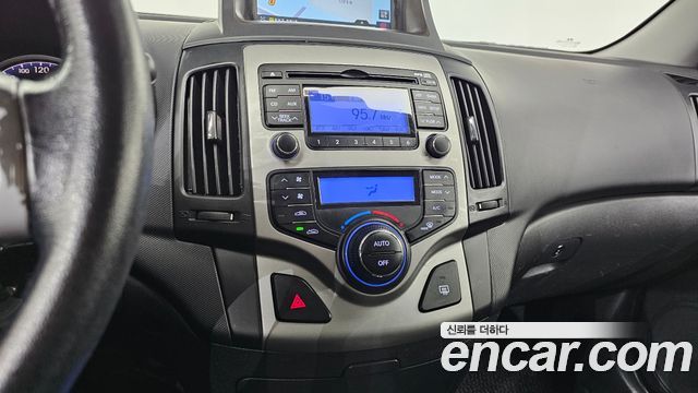 Hyundai i30 2009 — photo 19