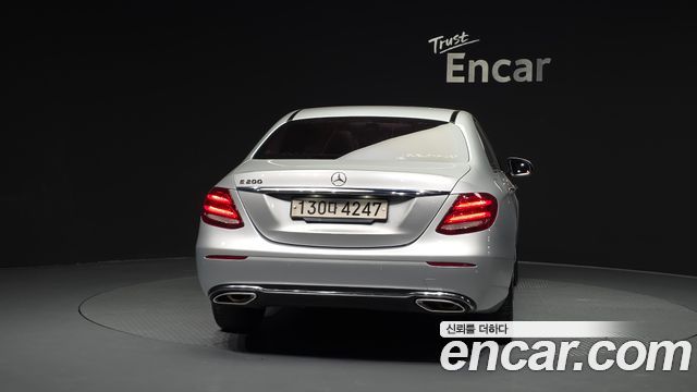 Mercedes-Benz E-Class 2017 — photo 4