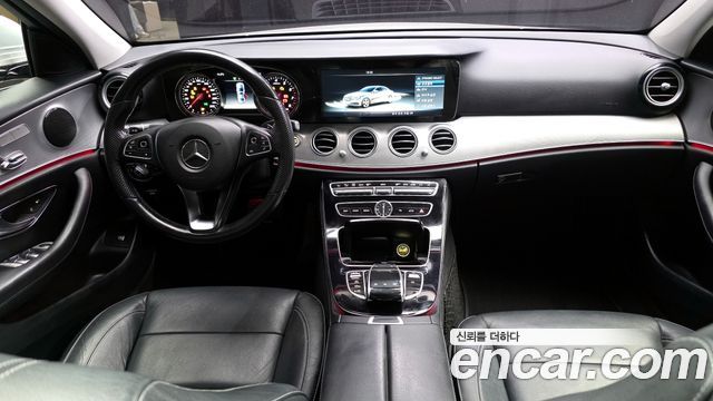 Mercedes-Benz E-Class 2017 — photo 10