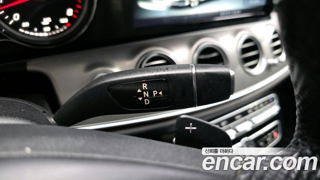 Mercedes-Benz E-Class 2017 — photo 12