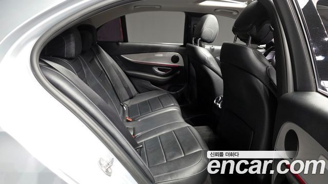Mercedes-Benz E-Class 2017 — photo 17