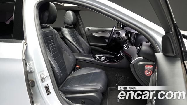 Mercedes-Benz E-Class 2017 — photo 18