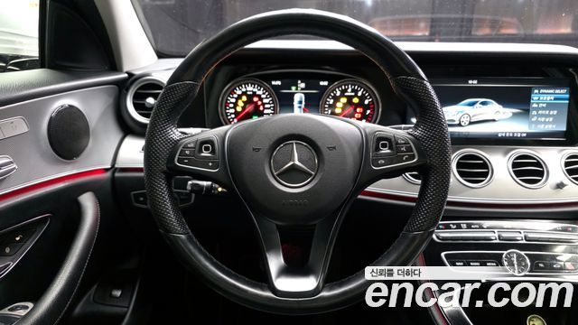 Mercedes-Benz E-Class 2017 — photo 19