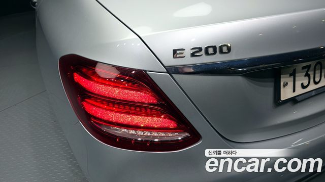 Mercedes-Benz E-Class 2017 — photo 9