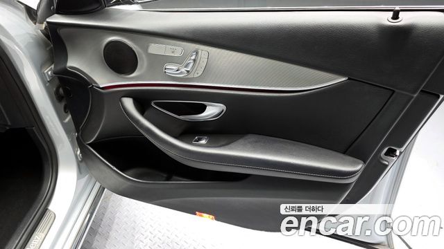 Mercedes-Benz E-Class 2017 — photo 14