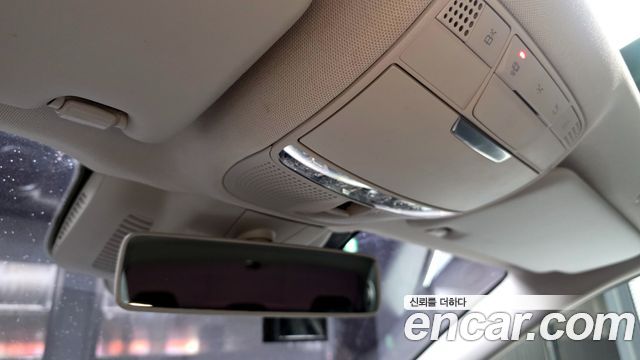 Mercedes-Benz E-Class 2017 — photo 32