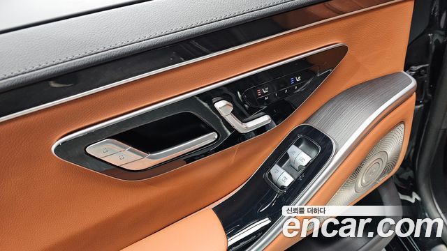 Mercedes-Benz S-Class 2022 — photo 17