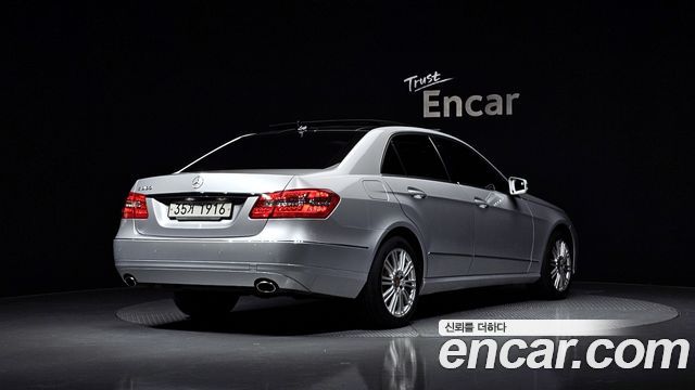 Mercedes-Benz E-Class 2012 — photo 2