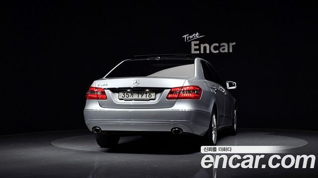 Mercedes-Benz E-Class 2012 — photo 4