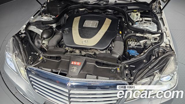 Mercedes-Benz E-Class 2012 — photo 6