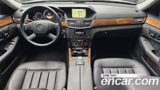 Mercedes-Benz E-Class 2012 — photo 7