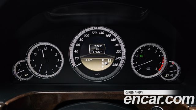 Mercedes-Benz E-Class 2012 — photo 8