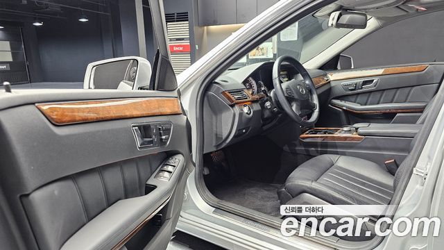Mercedes-Benz E-Class 2012 — photo 10