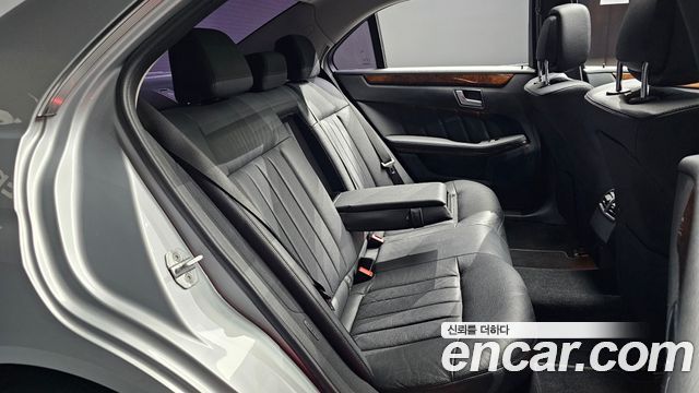 Mercedes-Benz E-Class 2012 — photo 11