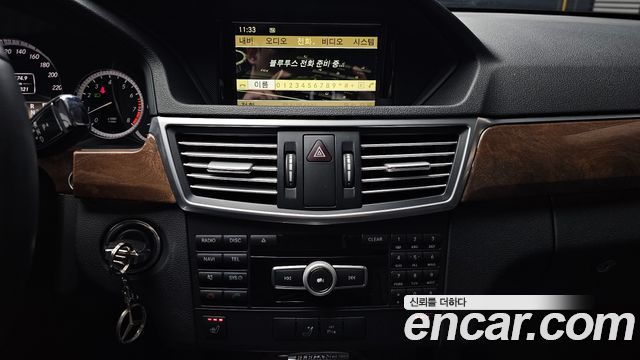 Mercedes-Benz E-Class 2012 — photo 13