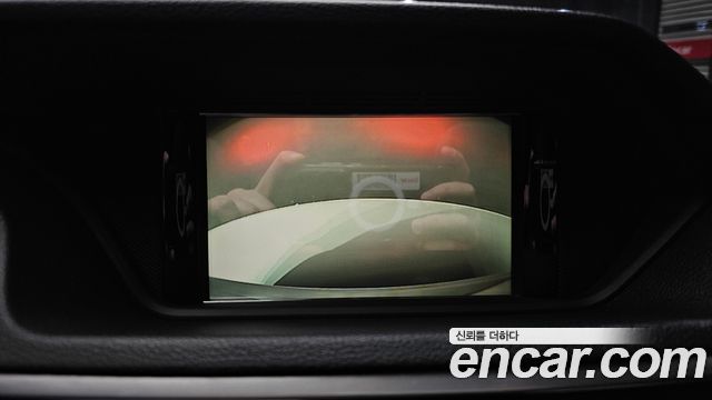 Mercedes-Benz E-Class 2012 — photo 14