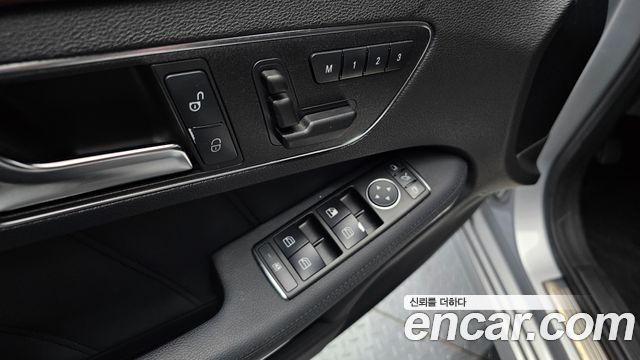 Mercedes-Benz E-Class 2012 — photo 17