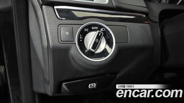Mercedes-Benz E-Class 2016 — photo 18