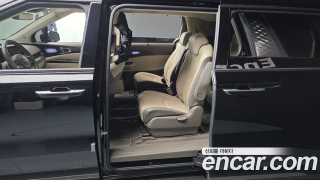 Kia Canival 2023 — photo 17
