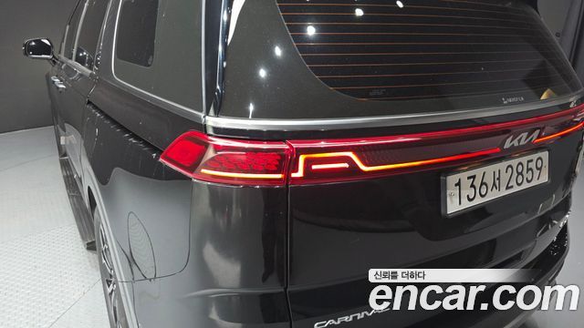 Kia Canival 2023 — photo 9