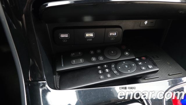 Kia Canival 2023 — photo 30