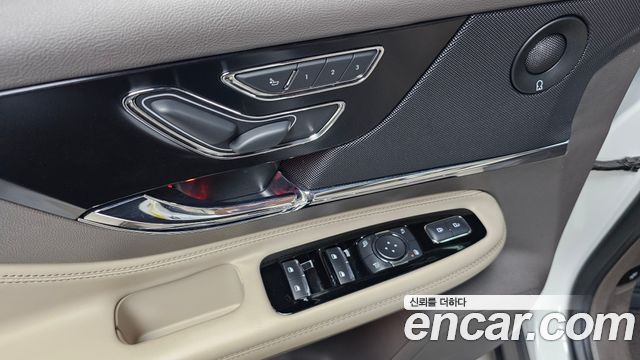 Lincoln Corsair 2021 — photo 28