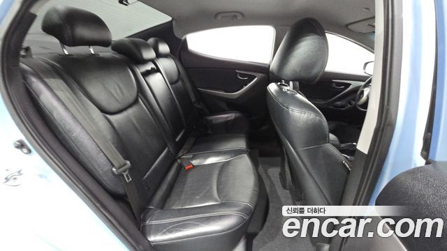 Hyundai AVANTE 2011 — photo 12