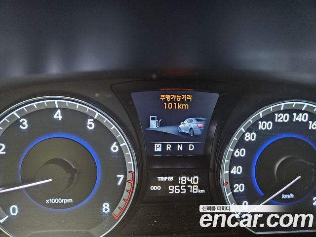 Hyundai Equus 2010 — photo 16