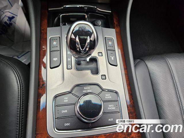 Hyundai Equus 2010 — photo 18