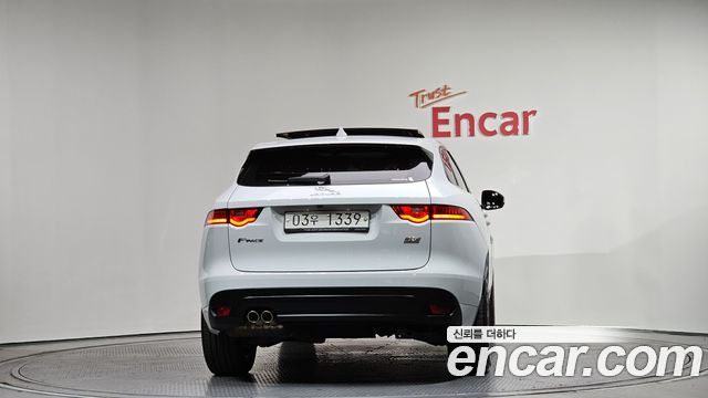 Jaguar F-PACE 2017 — photo 4