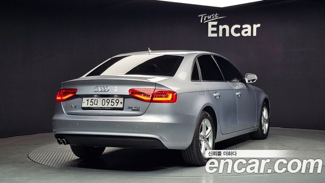 Audi A4 2015 — photo 2