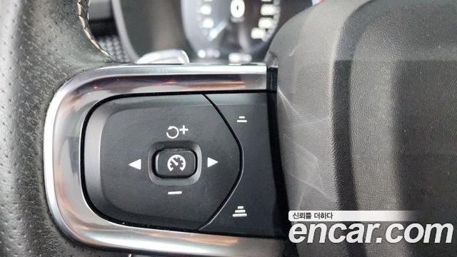 Volvo XC40 2019 — photo 16