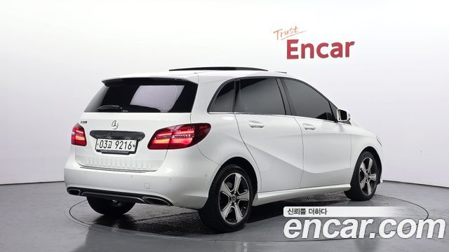 Mercedes-Benz B-Class 2018 — photo 2