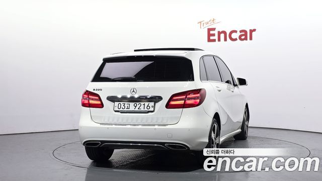 Mercedes-Benz B-Class 2018 — photo 4