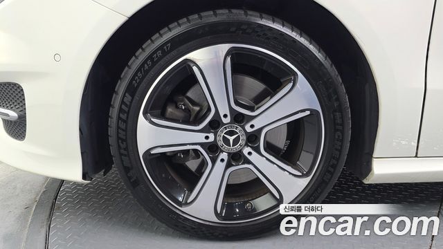 Mercedes-Benz B-Class 2018 — photo 5